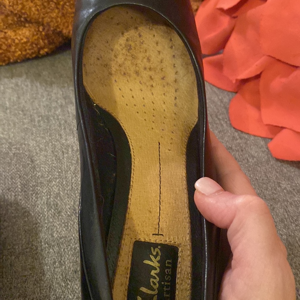 Clarks Artisan Black Leather 2” Heels Womens Size 9.5 - Picture 12 of 13
